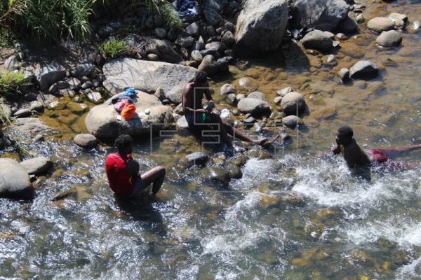 Las caravanas migrantes avanzan por México en medio de obstáculos