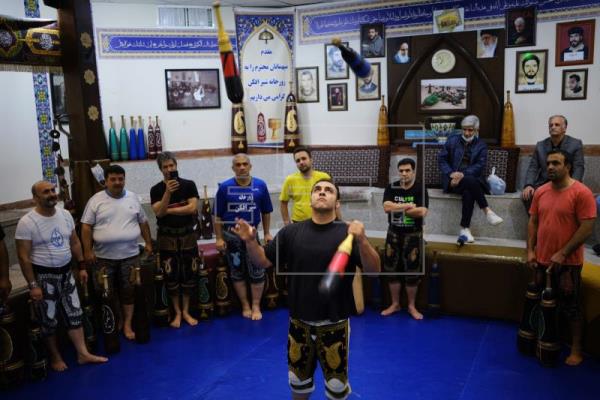 El antiguo entrenamiento de guerreros iraníes que llega hasta nuestros días