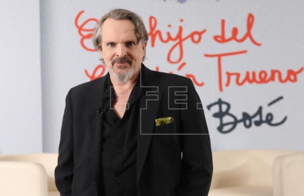 Miguel Bosé: "Con mi libro podéis hacer lo que os dé la gana, es vuestro"