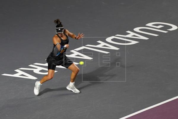 Muguruza vence a Kontaveit y gana el torneo de maestras