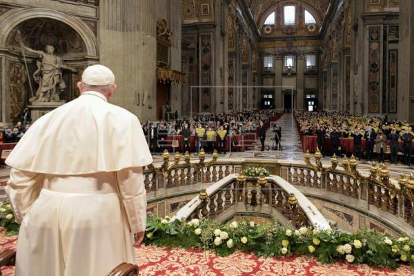  PAPA VIOLENCIA MACHISTA – El papa pide a la sociedad que proteja a las mujeres víctimas de violencia