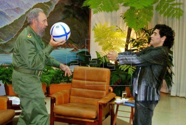  FOTOS CON HISTORIA – Fidel y Maradona, dos finales de leyenda para una amistad a primera vista