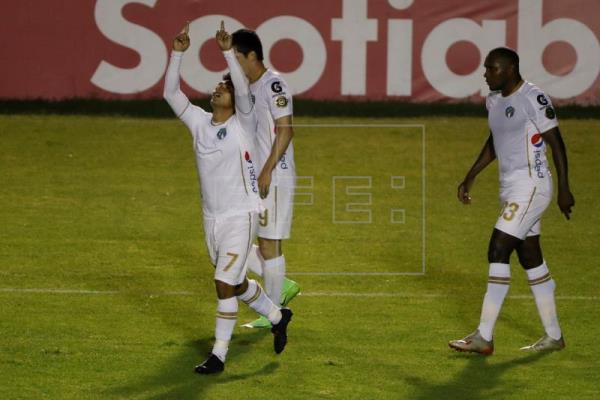  FÚTBOL CONCACAF – 0-1. Comunicaciones saca ventaja ante el Guastatoya con gol de costarricense Lezcano