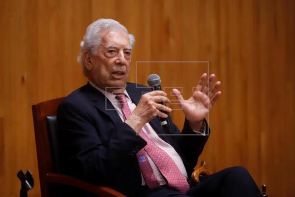  VARGAS LLOSA – La Academia Francesa decide este jueves el nombramiento de Vargas Llosa