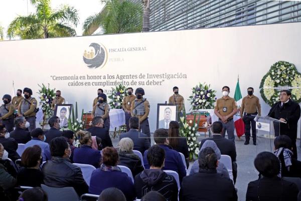 Investigan muerte de tres agentes ministeriales a manos de policías en México