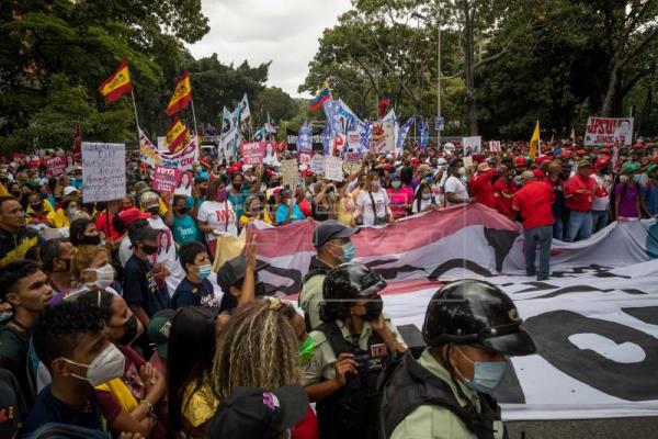 Chavismo y oposición echan el cierre a la campaña apurando el llamado al voto