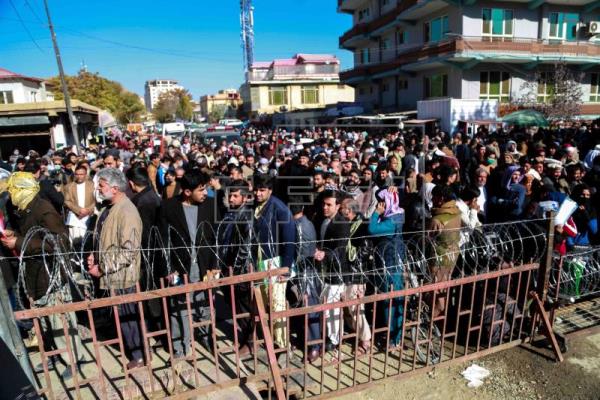 Los talibanes reanudarán la entrega de pasaportes en las provincias afganas