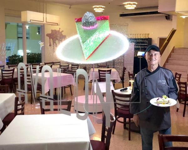 Una escultura de un Key Lime Pie de 1,5 metros se exhibe en un restaurante de Miami