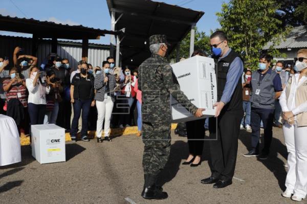 Se inicia la distribución de material para las elecciones del domingo en Honduras