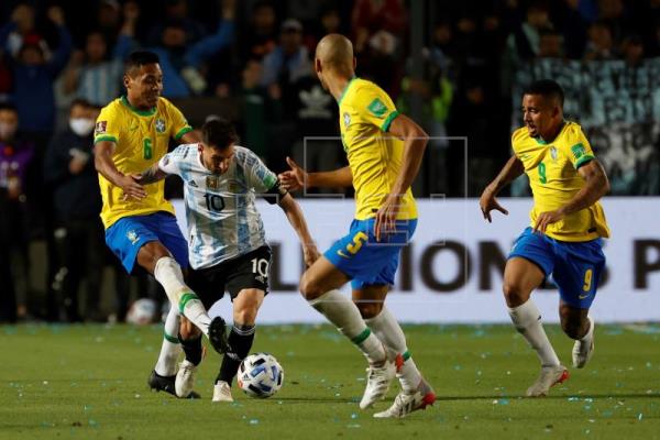 Brasil y Argentina igualan, Uruguay se desmorona, Chile pincha y Perú renace