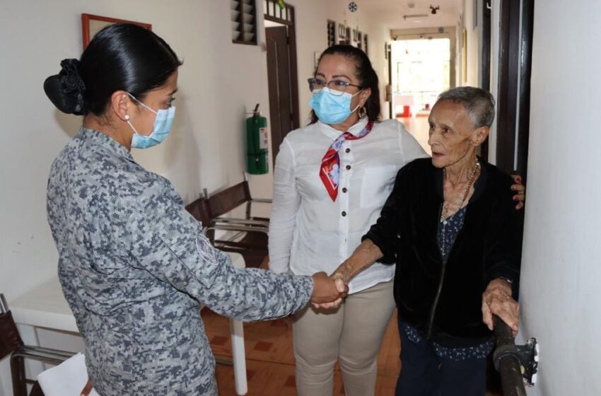  Ancianos de San Camilo agradecen visita y obsequios de la FAC, y señoras de la Acción Social