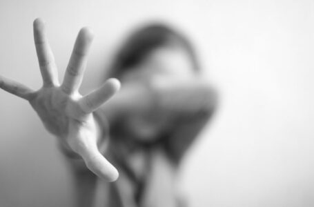 Un hombre obligaba a la nieta a ver videos pornográficos y la accedía sexualmente