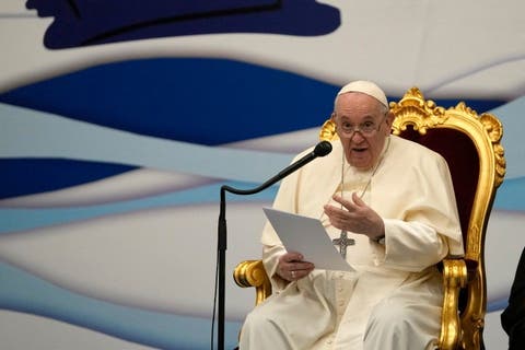  El papa alerta que muchos jóvenes «son de redes sociales pero poco sociales»