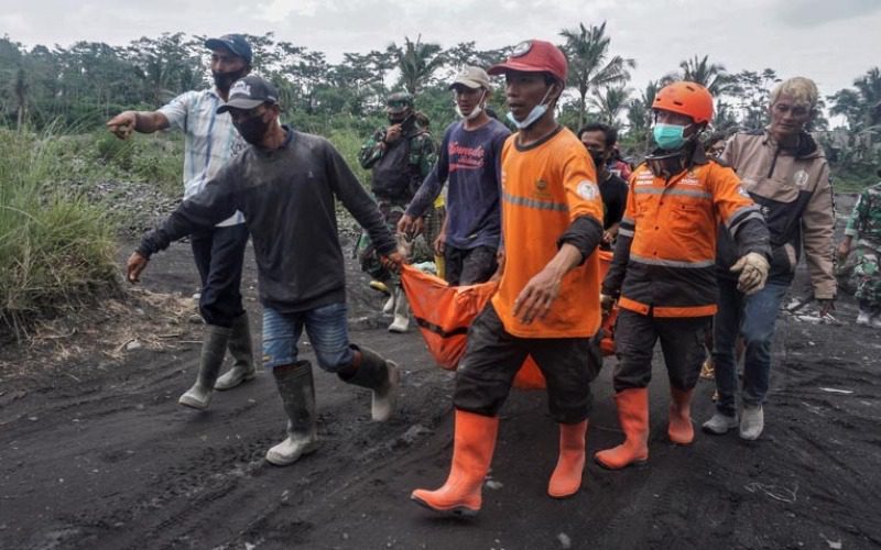  Al menos 22 muertos y 27 desaparecidos por erupción de un volcán en Indonesia
