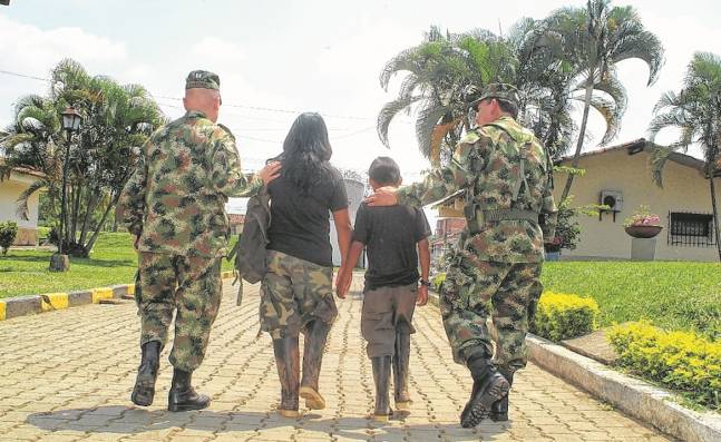  En varias oportunidades se ha denunciado el reclutamiento de menores para la guerrilla y paramilitares
