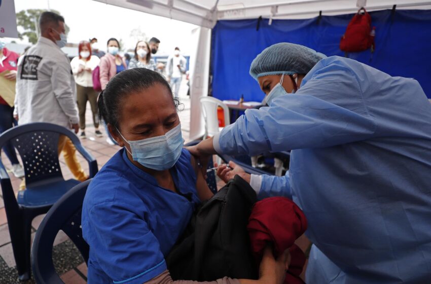  Colombia agrega 32.317 contagios con las muertes en aumento por la pandemia