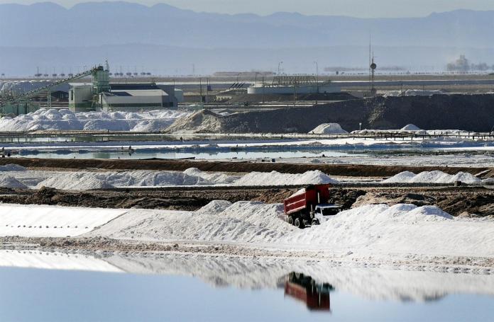  Ola de críticas a Gobierno chileno por licitar 160.000 toneladas de litio