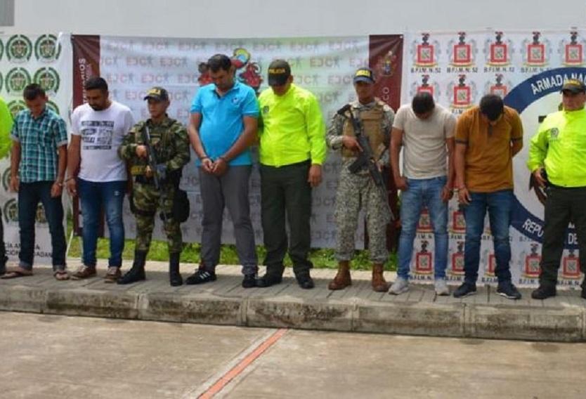  Con inteligencia y seguimiento capturan ocho presuntos terroristas en Arauca.