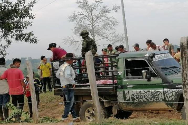  Campesinos entregaron a militares retenidos en Guaviare. No fueron desarmados y se les dio buen trato