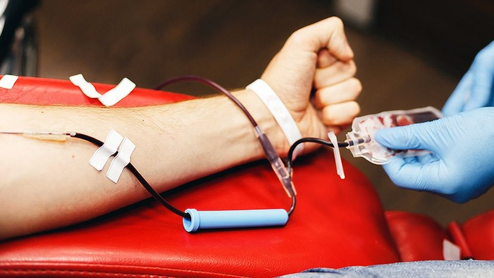  .Donando sangre salva una vida y la Cruz Roja le da posibilidad que usted puede aprovechar.