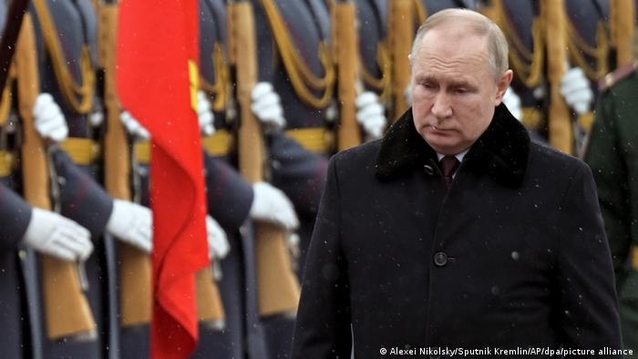  Londres advierte a Putin de que deberá rendir cuentas por crímenes de guerra.