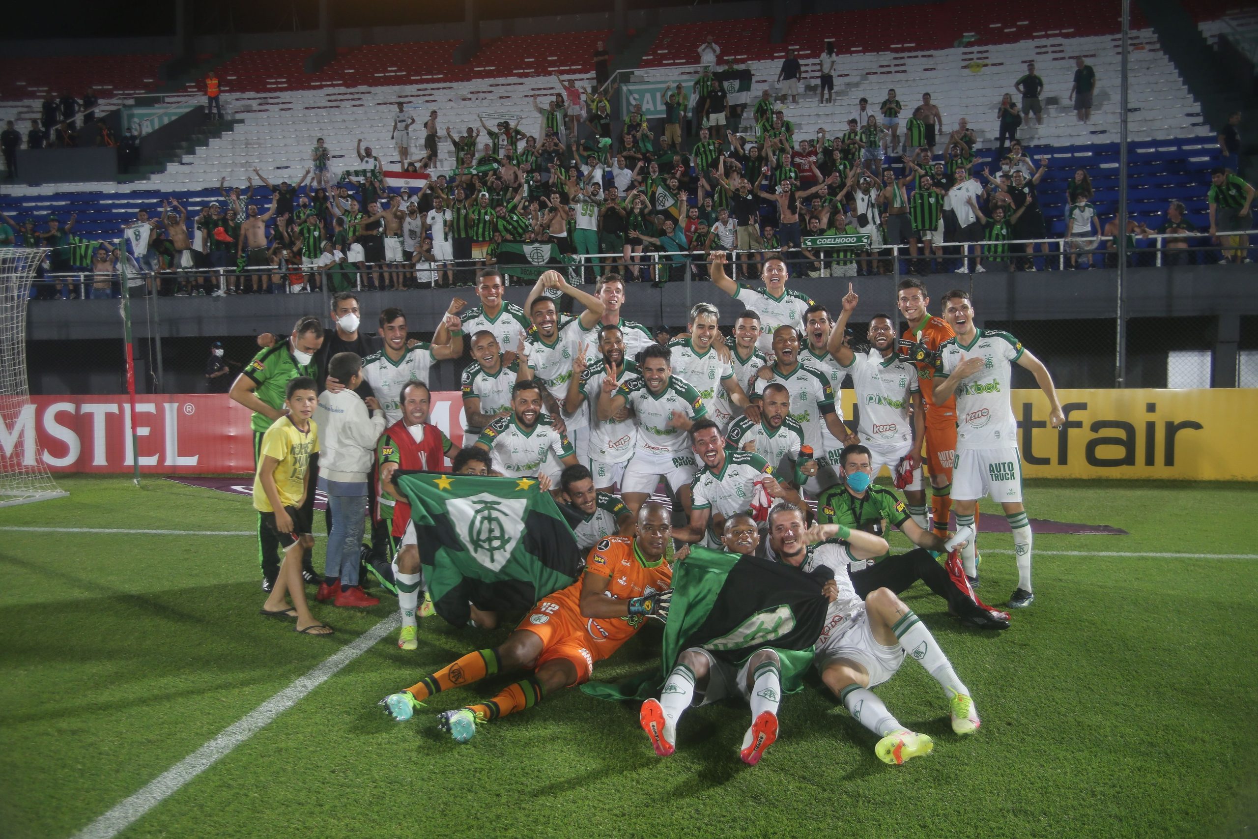  El América Mineiro remonta y elimina en penaltis al Guaraní.