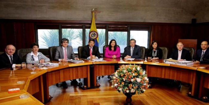  Declaran objetivo militar a magistrados que despenalizaron aborto en Colombia.