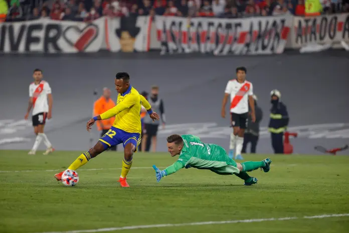  Con gol de Sebastián Villa, Boca se impuso ante River en el Superclásico