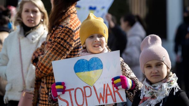  El número de niños ucranianos muertos en la guerra supera los 140, según Kiev