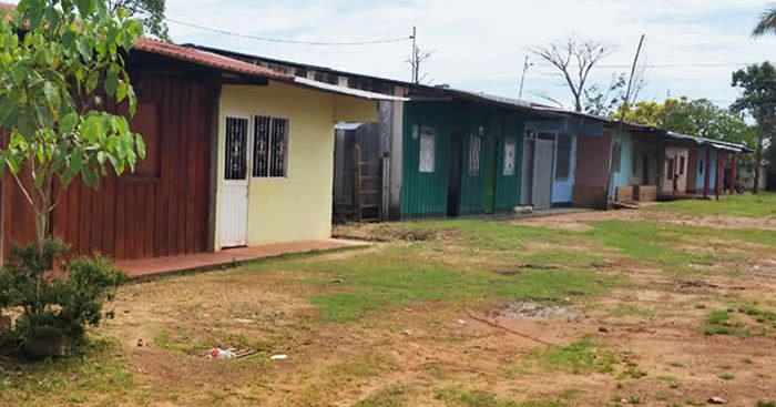  Entregarán nueva vivienda a familia desterrada por actos  violentos  en Mapiripán