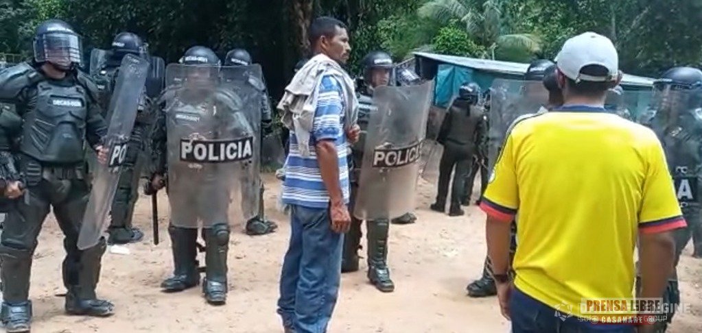  Entre disturbios e intervención de la Fuerza Pública, recuperan predio invadido por venezolanos