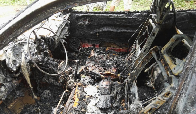  Bandidos quemaron el carro de un empresario en Acacías