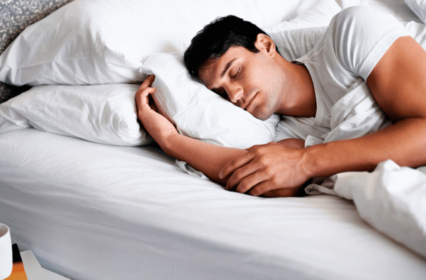  Especialistas  aconsejan cual es la mejor  manera de  dormir