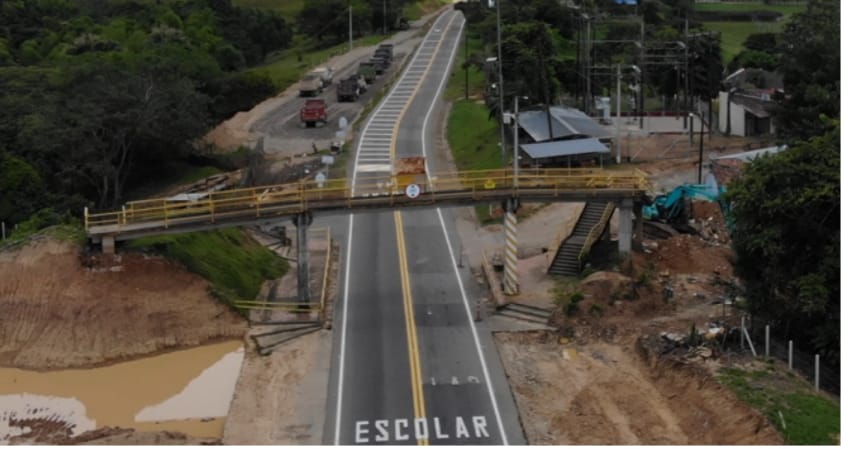  El río Ocoa arrasó con los accesos al puente peatonal por el sector de la Isla y San Cipriano