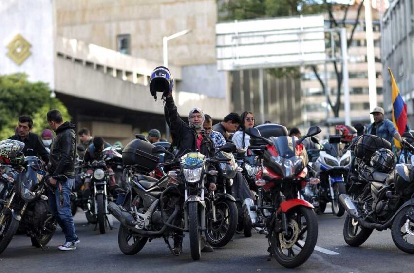  Parrillero en moto podrá movilizarse sin ninguna restricción este fin de semana