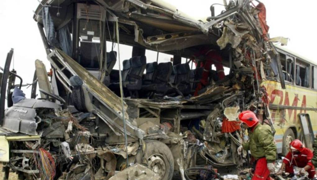  Mueren cinco personas arrolladas por autobús durante bloqueo en Bolivia