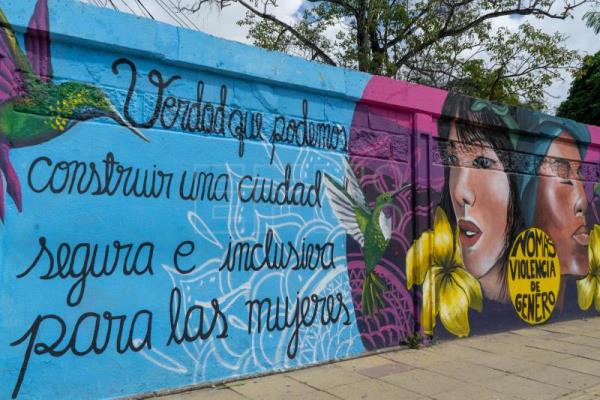 Los feminicidios y los abusos limitan la movilidad de las mujeres en Colombia