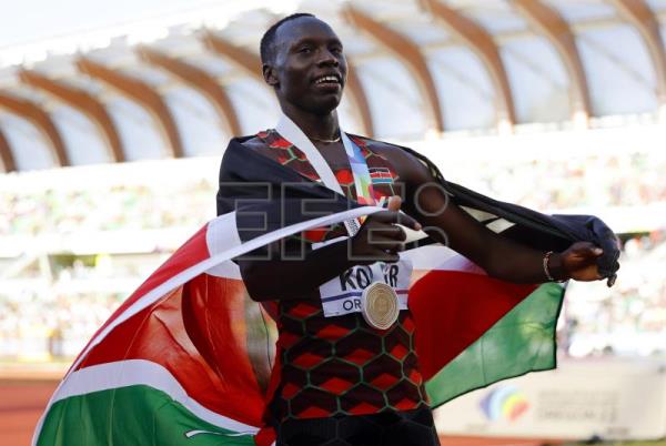Emmanuel Korir añade el oro mundial a su título olímpico de 800
