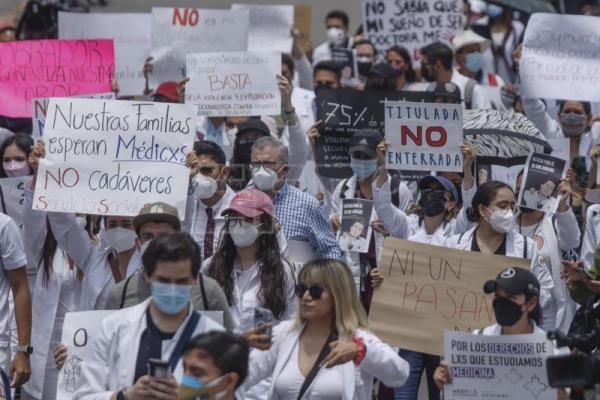  MÉXICO VIOLENCIA – Médicos en prácticas marchan en México tras asesinatos dentro del gremio