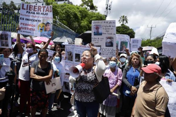  EL SALVADOR VIOLENCIA – Familiares de salvadoreños detenidos en régimen de excepción piden libertad