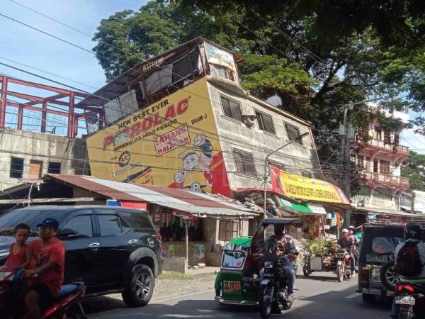 Un fallecido y daños en edificios históricos tras sismo en norte de Filipinas