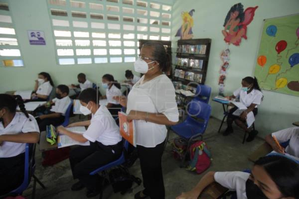 Algunas escuelas retomaron las clases pese a una huelga docente en Panamá