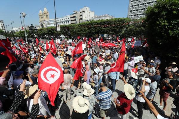  TÚNEZ REFERÉNDUM – La oposición pide el boicot al referendo de Túnez en protesta poco concurrida