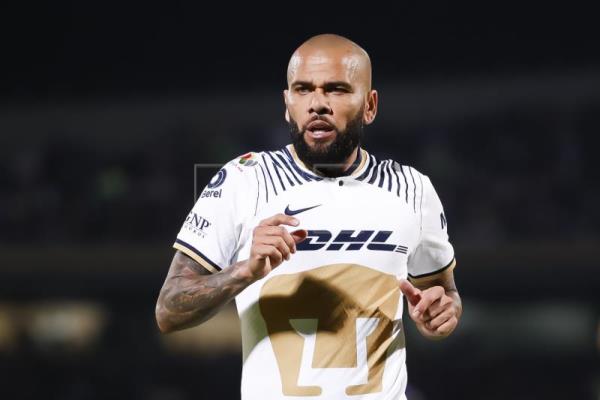  FÚTBOL DANI ALVES – Dani Alves pone la asistencia del empate de Pumas en su debut en México