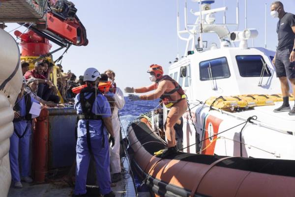 Más de 700 migrantes a bordo de Sea Watch3 y Ocean Viking tras nuevo rescate