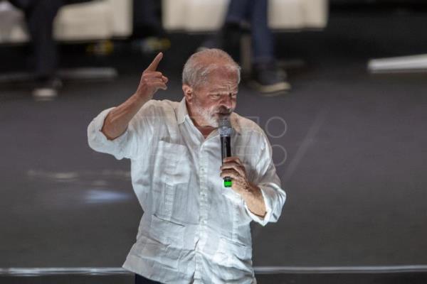  BRASIL ELECCIONES – Lula anima a los brasileños a llevar su «indignación» a las urnas