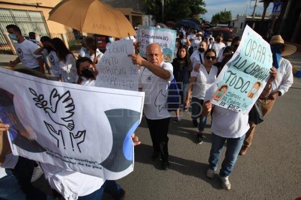 Miles de fieles marchan en Ciudad Juárez contra la incesante violencia en México