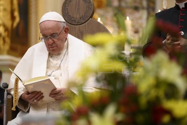  PAPA CANADÁ – El papa termina visita a Canadá mostrando indignación por abusos a indígenas