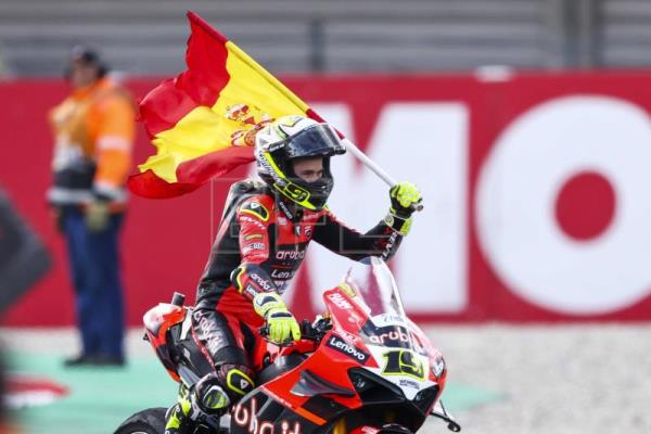 Álvaro Bautista gana la Carrera 1 de Most y es más líder del Mundial SBK