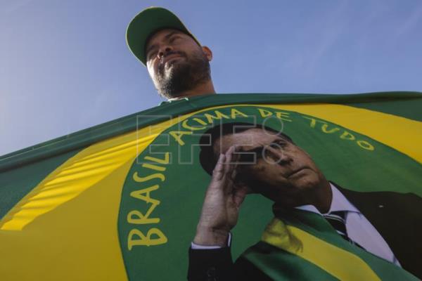  BRASIL ELECCIONES – Simpatizantes de Bolsonaro se contraponen a la Carta Democrática con un manifiesto